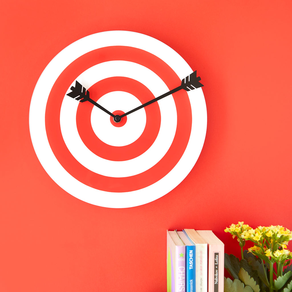 balvi-home-decor-target-horloge-murale-cible-rouge-verre image 2