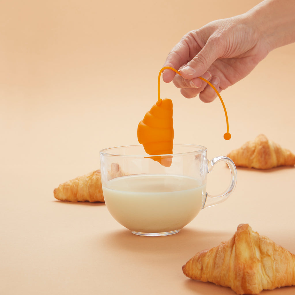 balvi-kitchen-croissant-infuseur-th-silicone-marron image 2