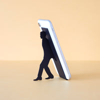 balvi-lifestyle-too-many-apps-support-smartphone-compact image 2