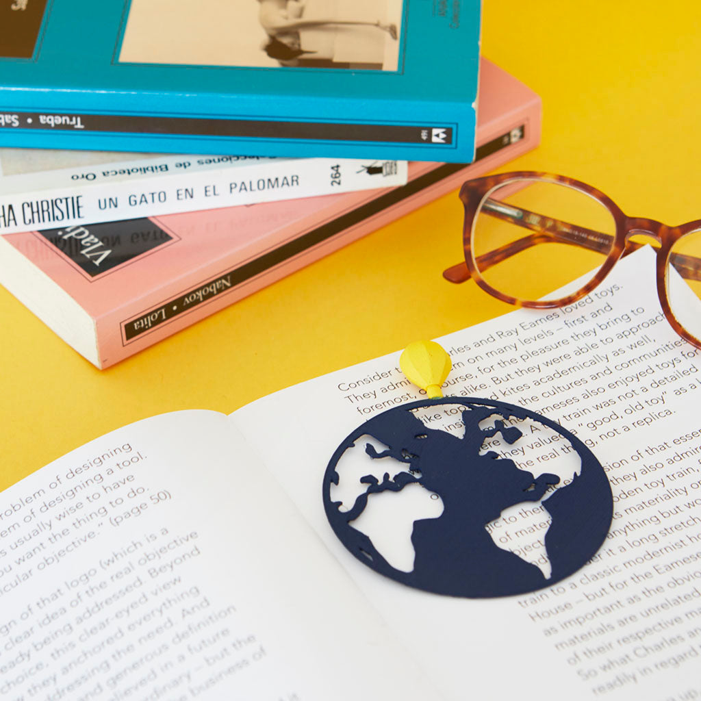 balvi-desk-globetrotter-marque-page-globe-bleu-montgolfi-re image 2