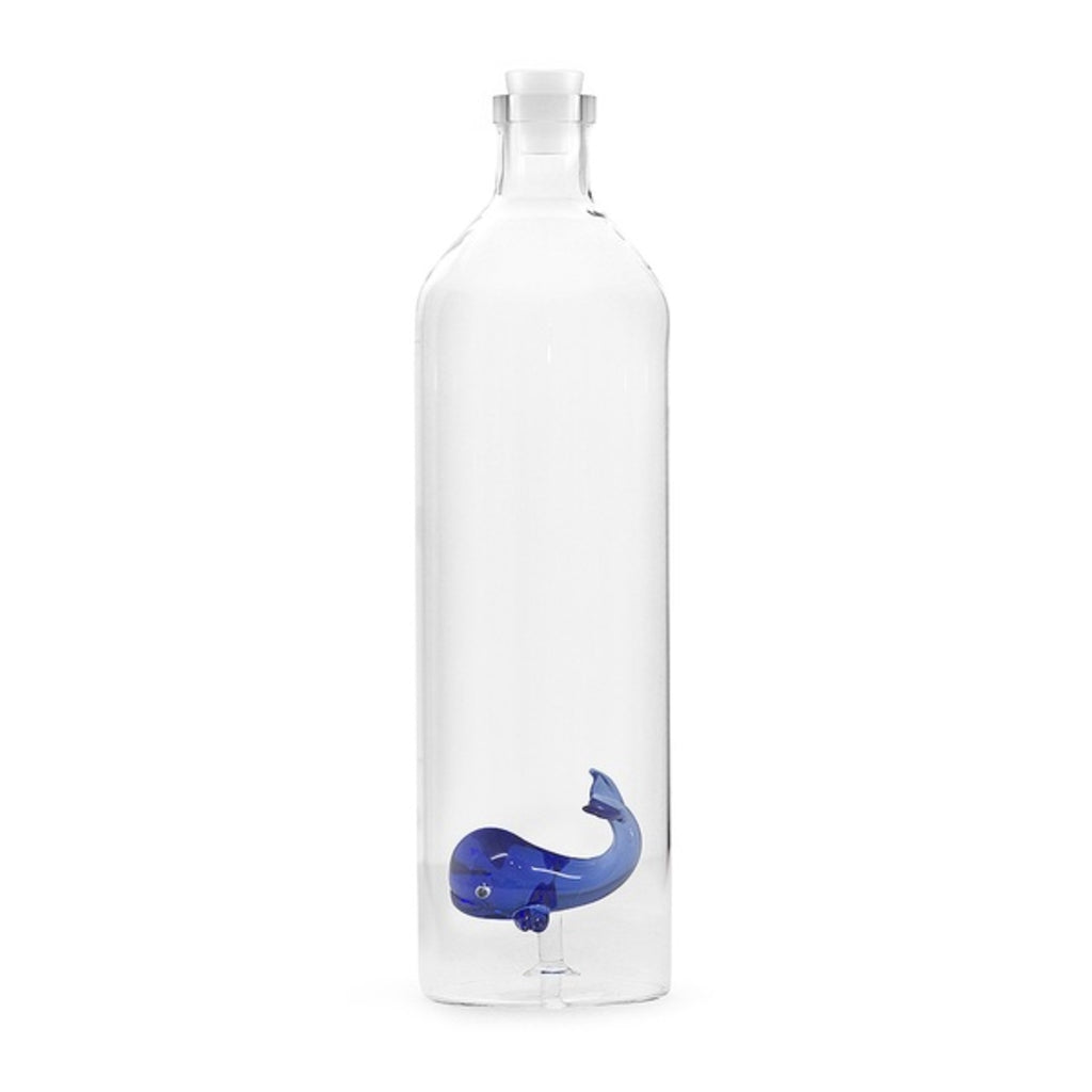 balvi-kitchen-table-atlantis-blue-whale-bouteille-baleine-bleue image 1