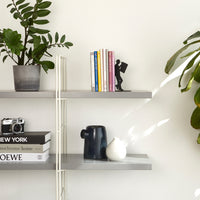 balvi-desk-the-reader-serre-livres-lecteur image 3