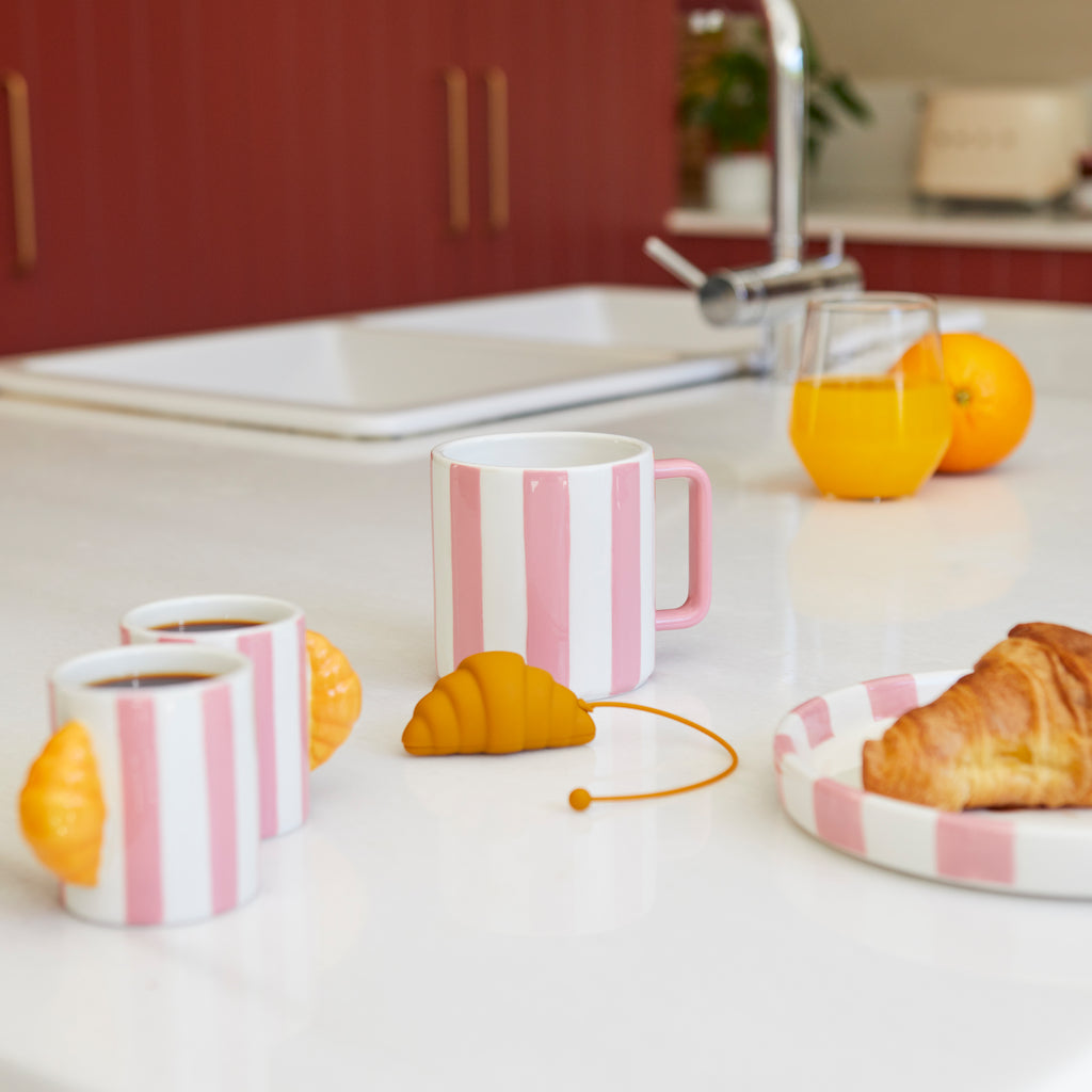 balvi-croissant-surprise-mug-c-ramique-rouge image 8