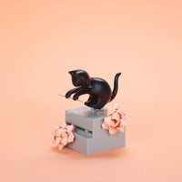 balvi-frisky-porte-cure-dents-chat-pour-table image 6