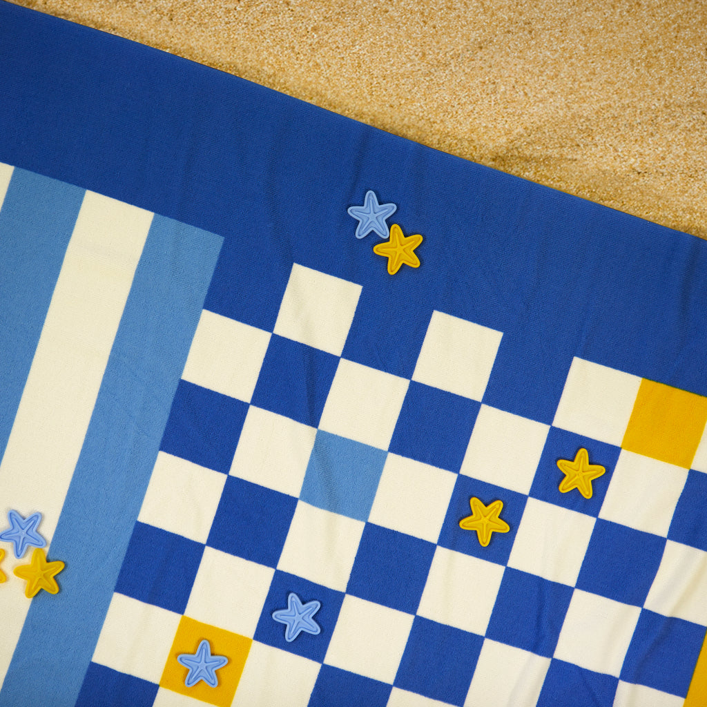 balvi-lifestyle-checkers-serviette-de-plage-jeu-bleue image 4
