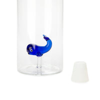 balvi-kitchen-table-atlantis-blue-whale-bouteille-baleine-bleue image 5