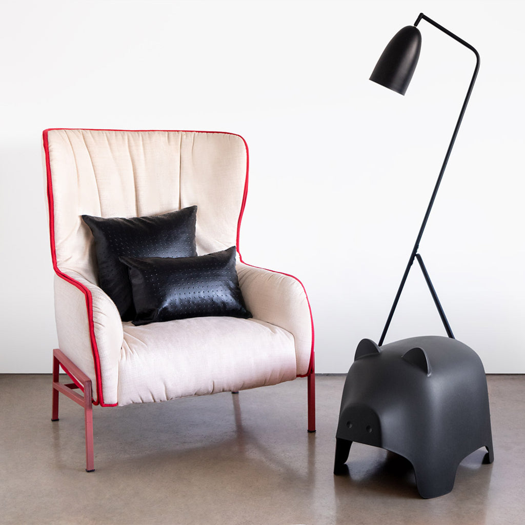 balvi-home-decor-piggy-tabouret-cochon-gris-plastique-d-appoint image 2