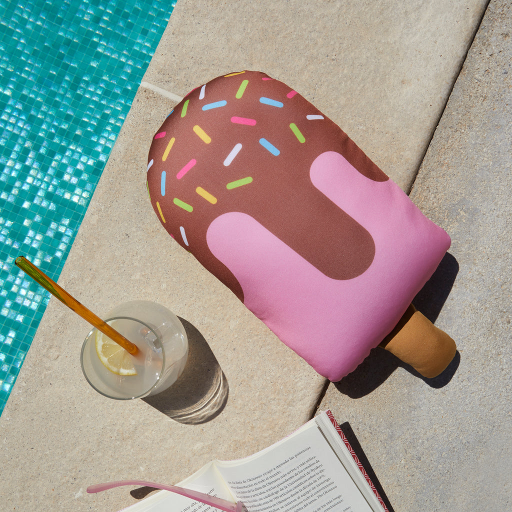 balvi-sprinkles-popsicle-coussin-plage-rose-esquimau image 3