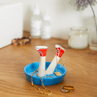balvi-happy-legs-porte-bijoux-jambes-jean-basket image 3
