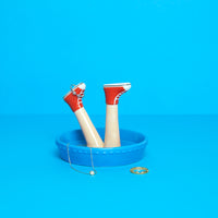 balvi-happy-legs-porte-bijoux-jambes-jean-basket image 2